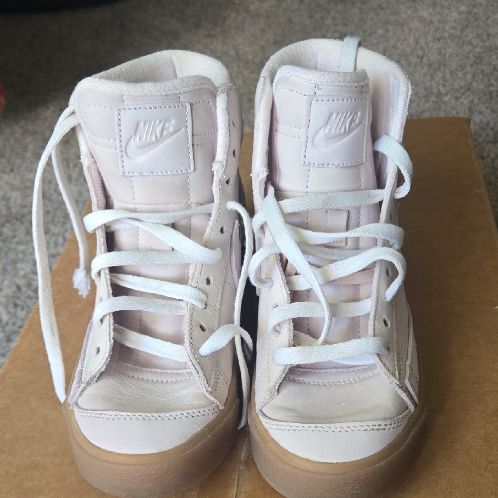 Nike Mesh Fabric in Light Gray